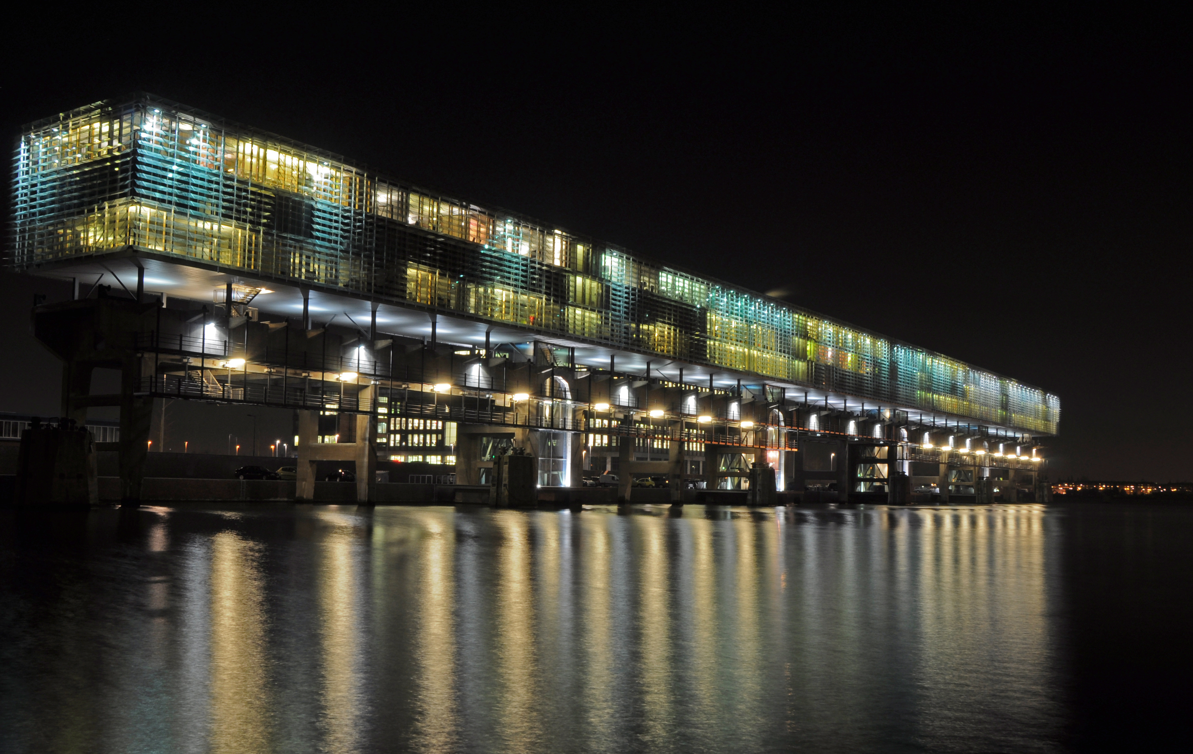 IDTV by night